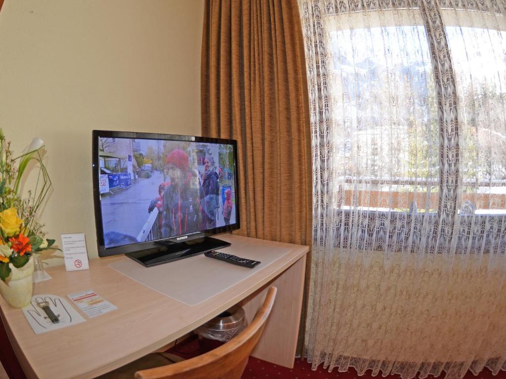 Hotel Alex Leukerbad Habitación foto